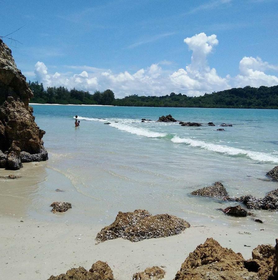 Lucky Resort Koh Phayam Bagian luar foto
